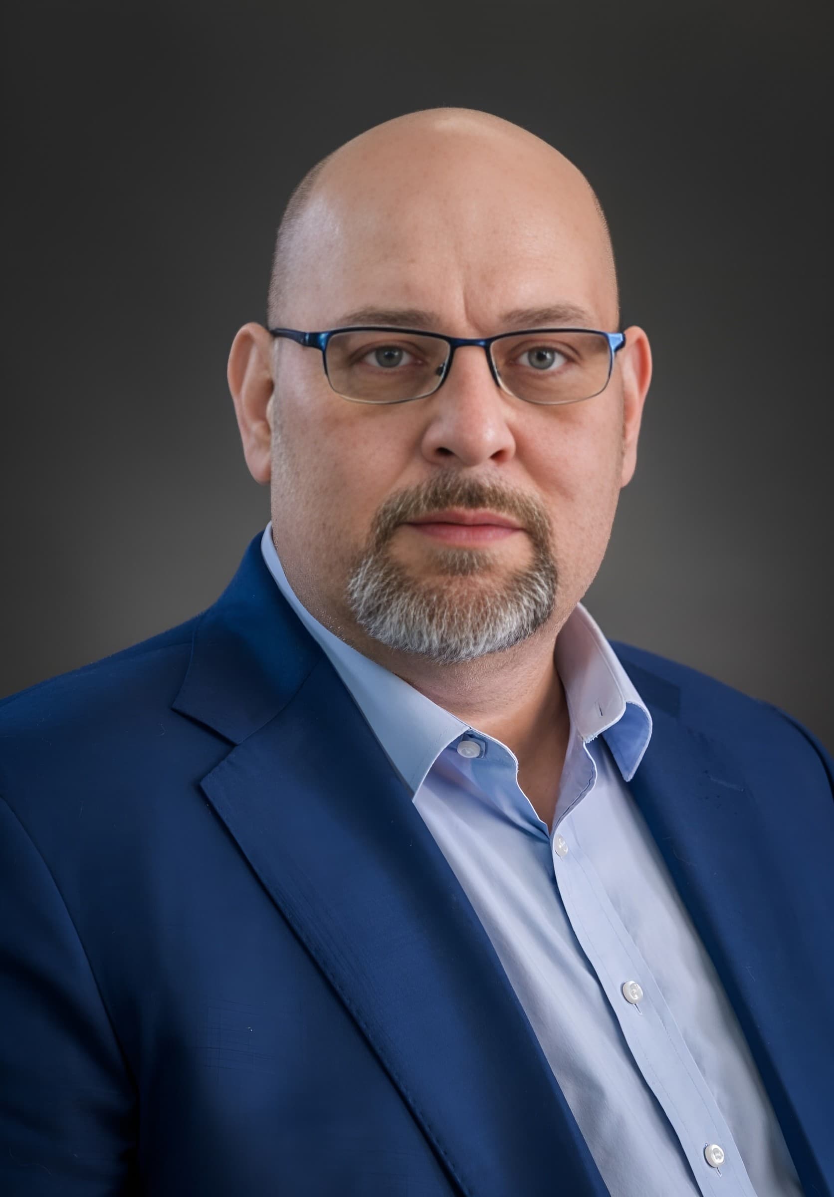 Daniel Miller, studio headshot